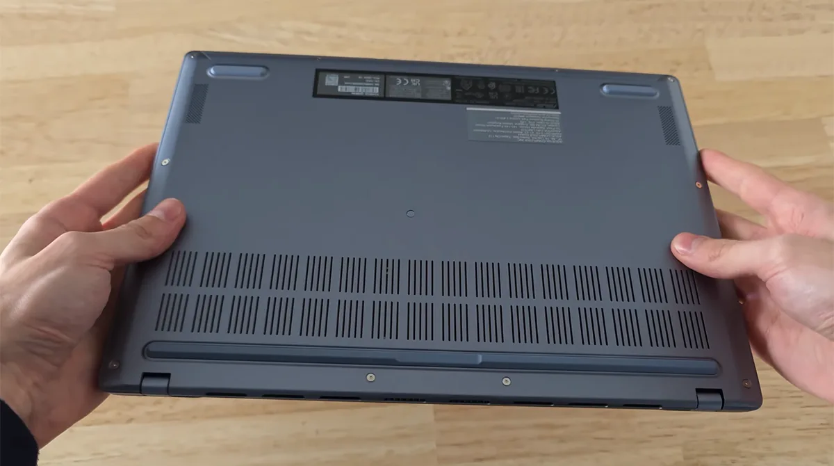 ASUS VivoBook S14 - вид снизу