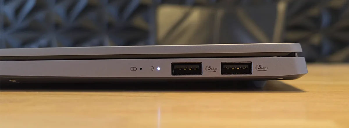 ASUS VivoBook S14 - вид справа