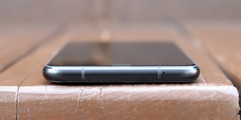 Верхняя грань смартфона ASUS ZenFone 5Z