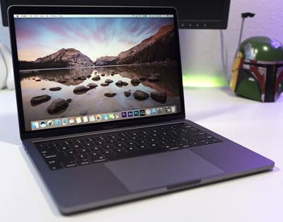 Ноутбук MacBook Pro (2017) with Touch Bar