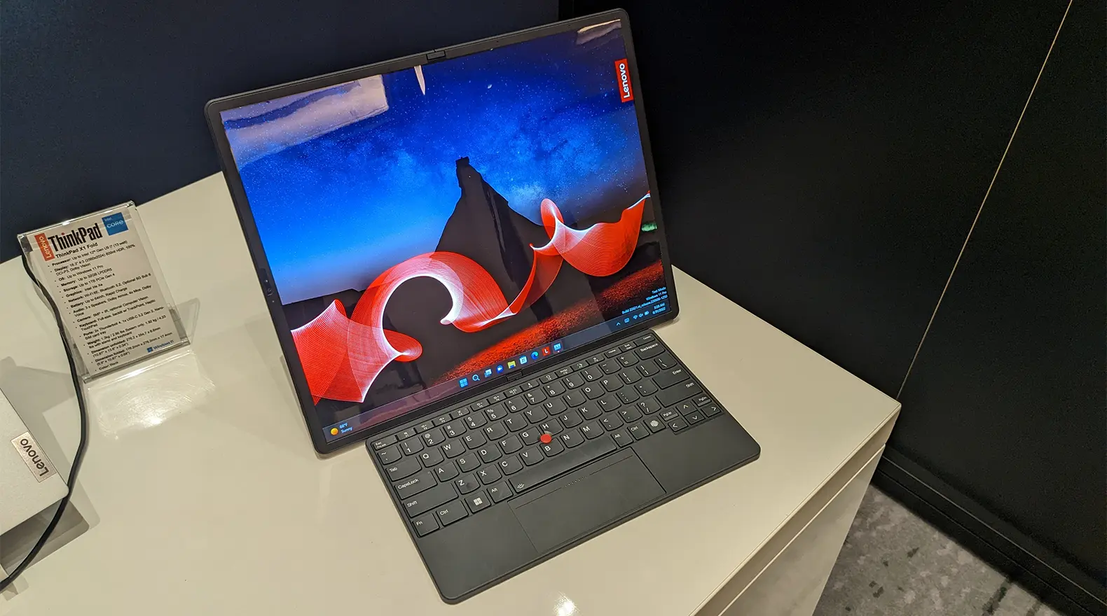 Lenovo ThinkPad X1 Fold Gen 2 с клавиатурой